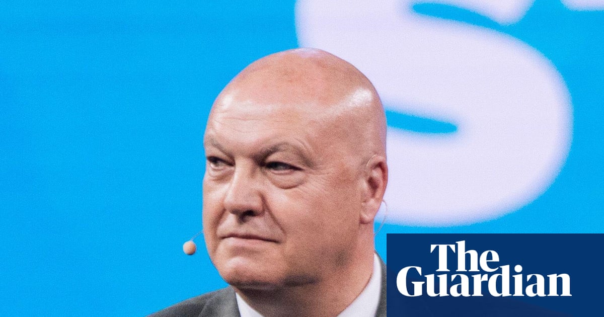 Nigel Farage urged to sack Reform council leader accused of racism