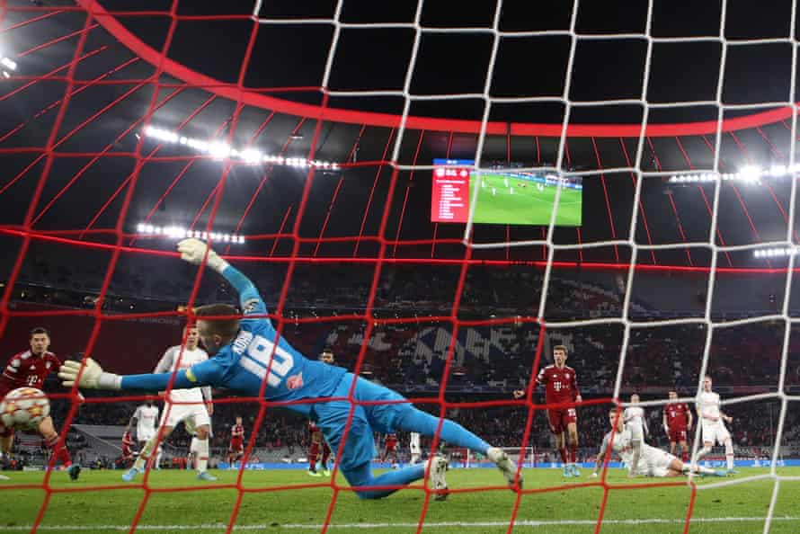 Thomas Müller scores his team’s sixth goal past Philipp Köhn