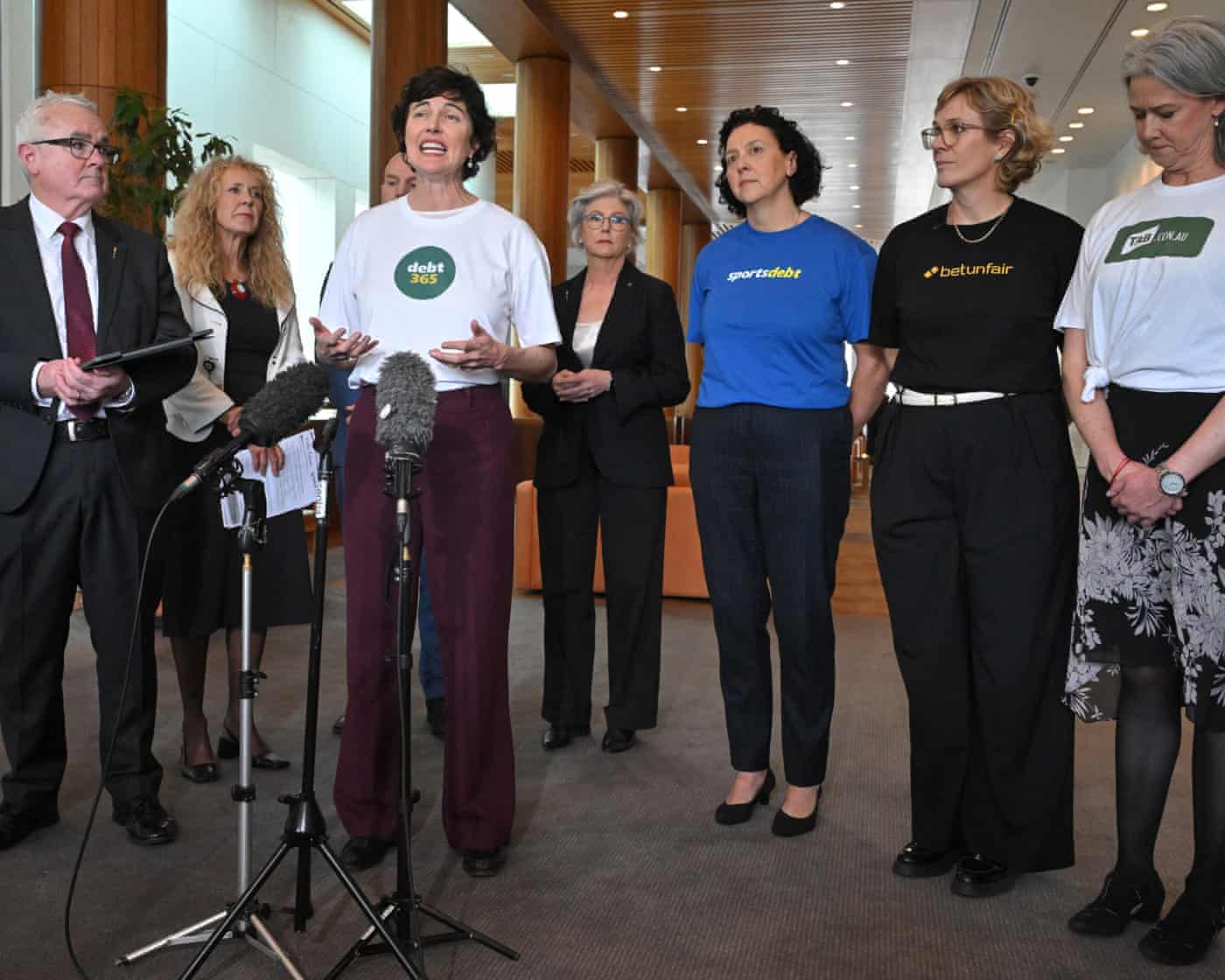 Independents including Kate Chaney, Monique Ryan, Zali Steggall and Nicolette Boele push Labor for stronger gambling reforms