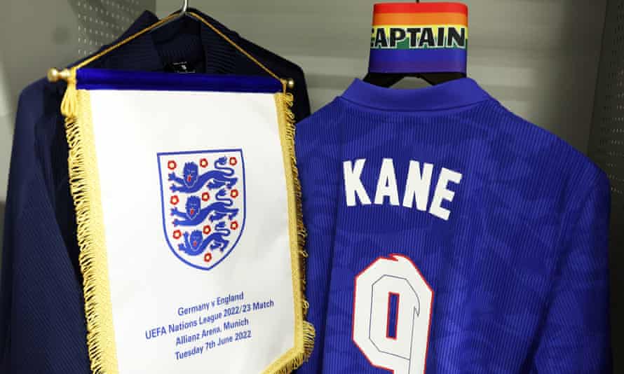 Shirt: 10/10. Armband: 10/10. Pennant: see me.