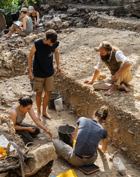 Ludovic Slimak and a group of archeologists working at a dig