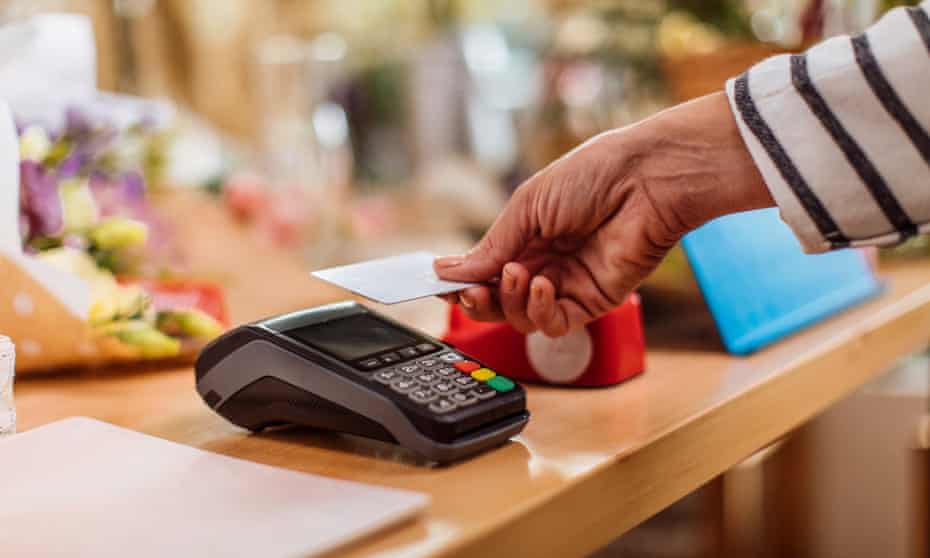 Person making a contactless credit card payment 
