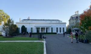 ورودی اصلی بال غربی کاخ سفید در آستانه انتخابات عمومی سال 2020.