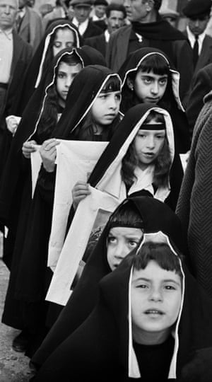 Processione dei misteri del venerdì Santo. Ciminna, 1964 Good Friday mystery procession. Ciminna, 1964 ITALY, Sicily, Ciminna: Easter.