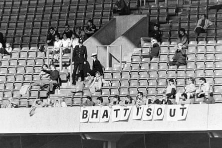 Wolves fans protest against the Bhatti brothers in 1985 after successive relegations