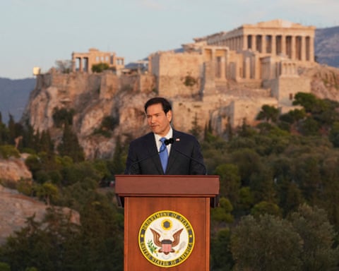 Man at lectern in front of citadel