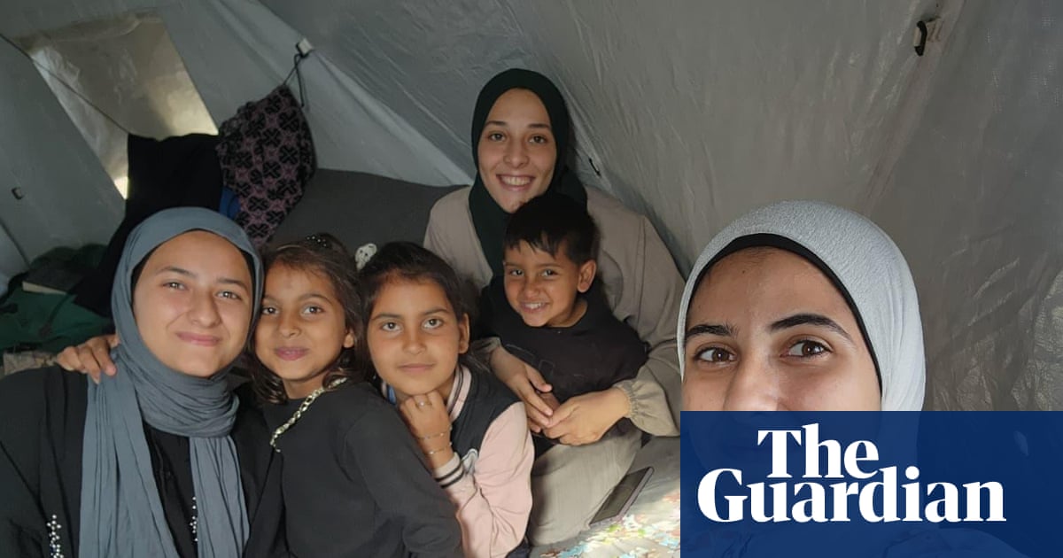 Guardian’s former Gaza correspondent named young journalist of the year in UK awards