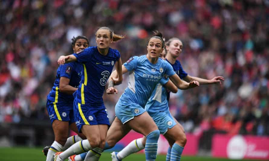 Manchester City's Lucy Bronze causes problems for the Chelsea defense.