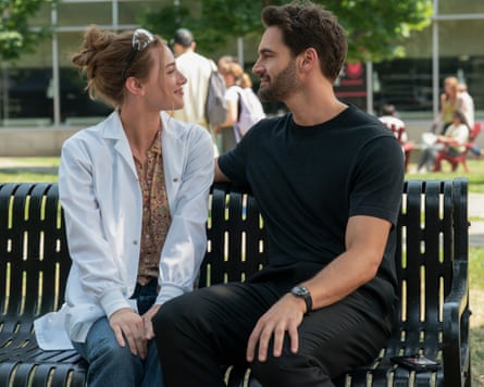Lili Reinhart and Tom Bateman in The Love Hypothesis.