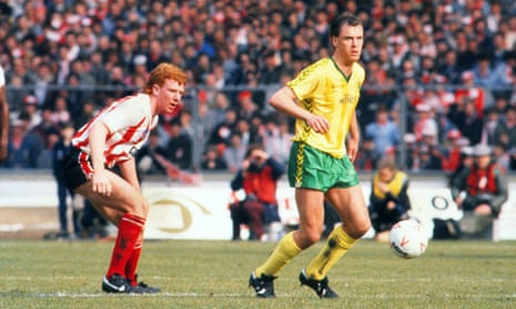 Sunderland’s David Corner shadows John Deehan of Norwich during the 1985 Milk Cup final at Wembley.