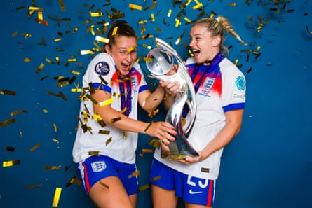 Ella Toone and Alessia Russo of England airs for a ticker-tape filled image pinch nan Uefa Women’s Euro trophy