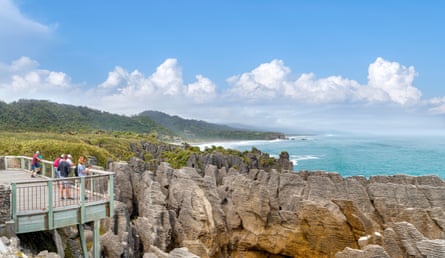 팬케이크 바위(Pancake Rocks) 푸나카이키(Punakaiki) 마을 근처의 석회암 바위.