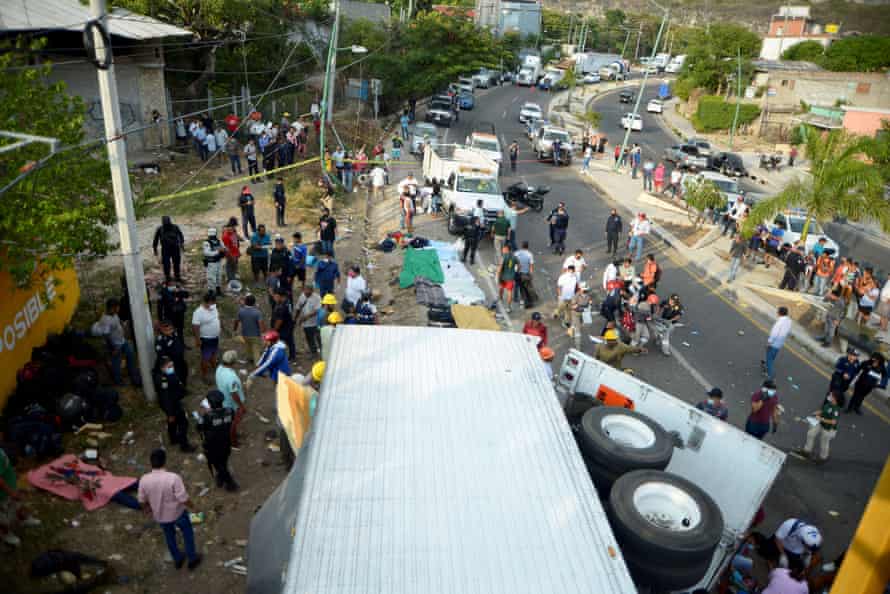 The aftermath of the crash in Tuxtla Gutierrez.