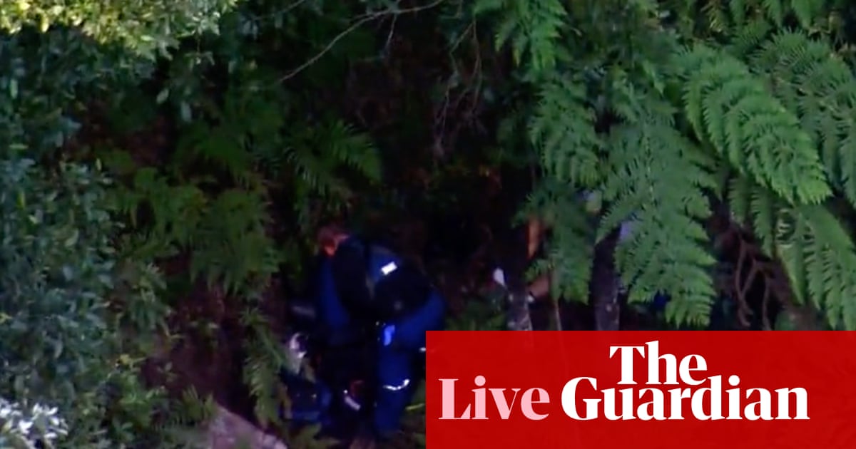Australia news live updates: two bodies recovered after Blue Mountains landslide; Optus mobile network outage; 29 Covid deaths