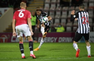 Joelinton scores his second and Newcastle’s fourth goal.