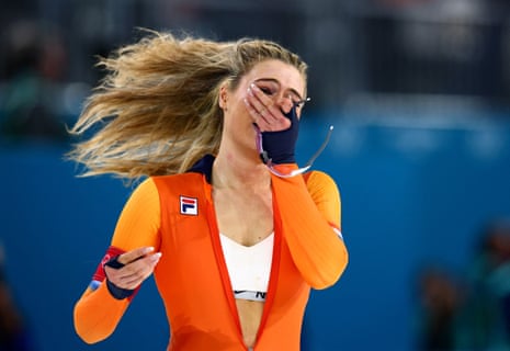 Tears for Jutta Leerdam after taking gold!..
