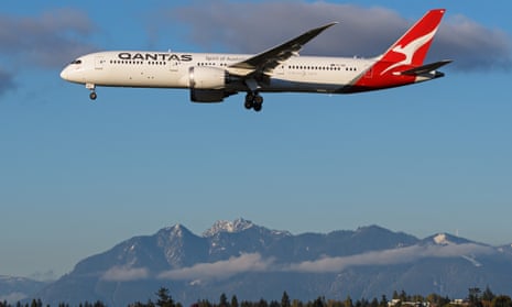 Qantas Boeing 787-9 Dreamliner jetliner (VH-ZNB) on final approach for landing