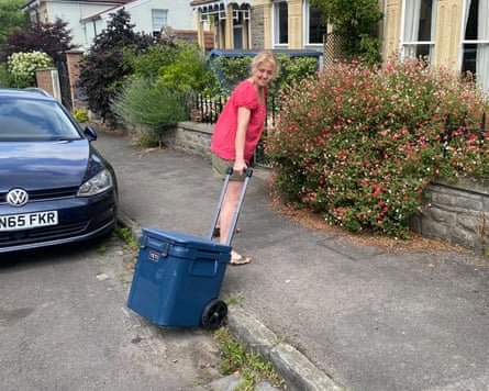 Linda Geddes testing cool boxes for The Filter