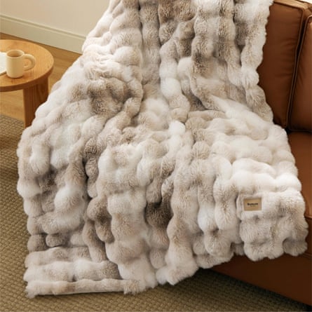 Bedsure Gentlesoft Bubble Faux Fur Blanket