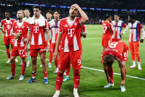 Harry Kane and Bayern Munich teammates look dejected.