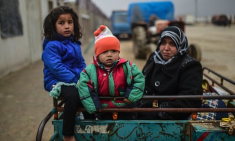 Refugee children arrive a the Turkish border