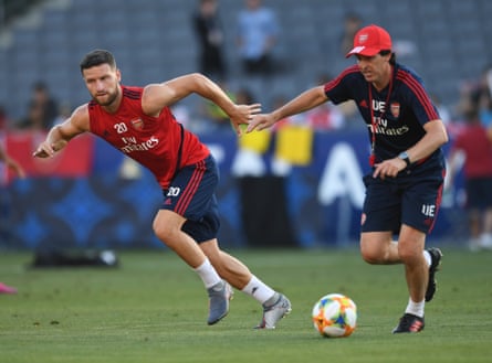 Shkodran Mustafi with Emery during a training session.