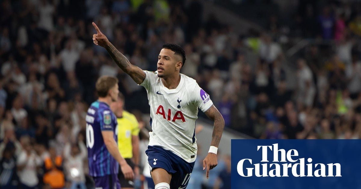 Sávio lands at Spurs, Celtic crash out and are Villa in crisis? | Football Weekly