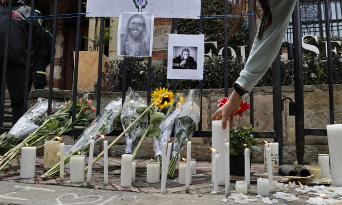 Fans of the Foo Fighters have left candles and flowers outside Casa Medina hotel in Bogotá after the death of Taylor Hawkins
