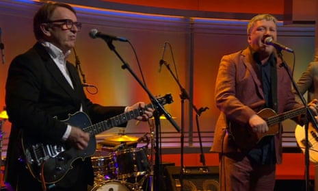 Squeeze perform their song From the Cradle to the Grave on the Andrew Marr show.