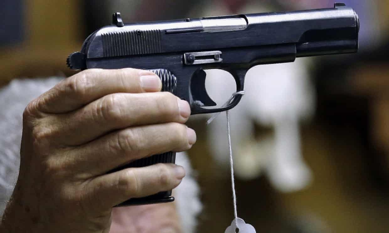 People in homes with handguns more likely to be killed, major study finds (theguardian.com)