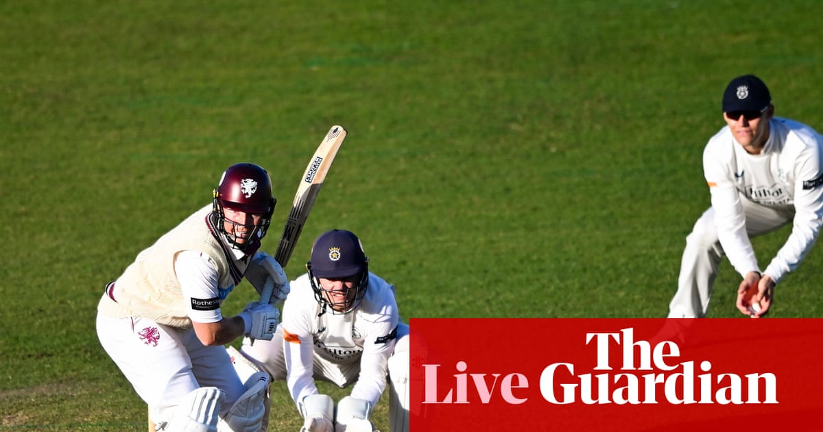Hampshire v Somerset, Warwickshire v Essex, and more: county cricket – live