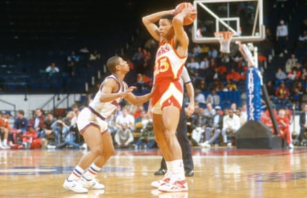 Muggsy Bogues protegió al Doc River de 6 pies y 4 pulgadas durante su carrera en la NBA en la década de 1980.