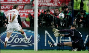 Liverpool's keeper Jerzy Dudek denies Andriy Shevchenko in the dying moments of extra-time.