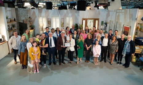 The cast and crew of Neighbours on the last day of filming.