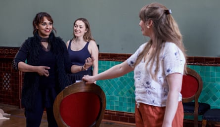 Danielle de Niese, Ellie Neate (Susanna) and Elinor Rolfe Johnson (the Countess) in rehearsals for Wild Arts’ Marriage of Figaro.