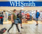 WH Smith cerca di recuperare bonus da ex dirigenti mentre la FCA indaga su un errore contabile