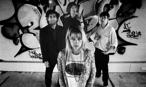 Sonic Youth pose in front of hip-hop graffiti in London