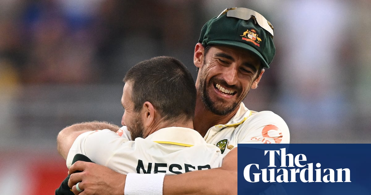 Starc shines For Australia as England slump again – Ashes Weekly podcast