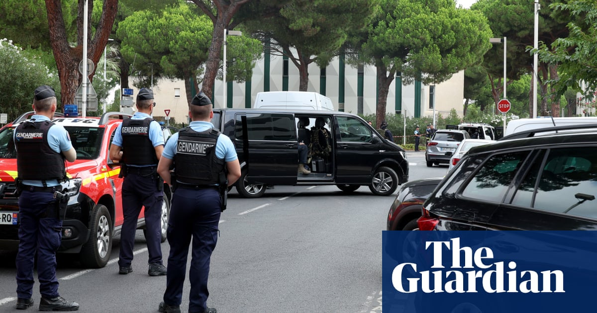 French police officer injured