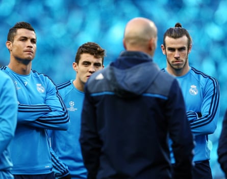 Zinedine Zidane speaks to Ronaldo and Gareth Bale