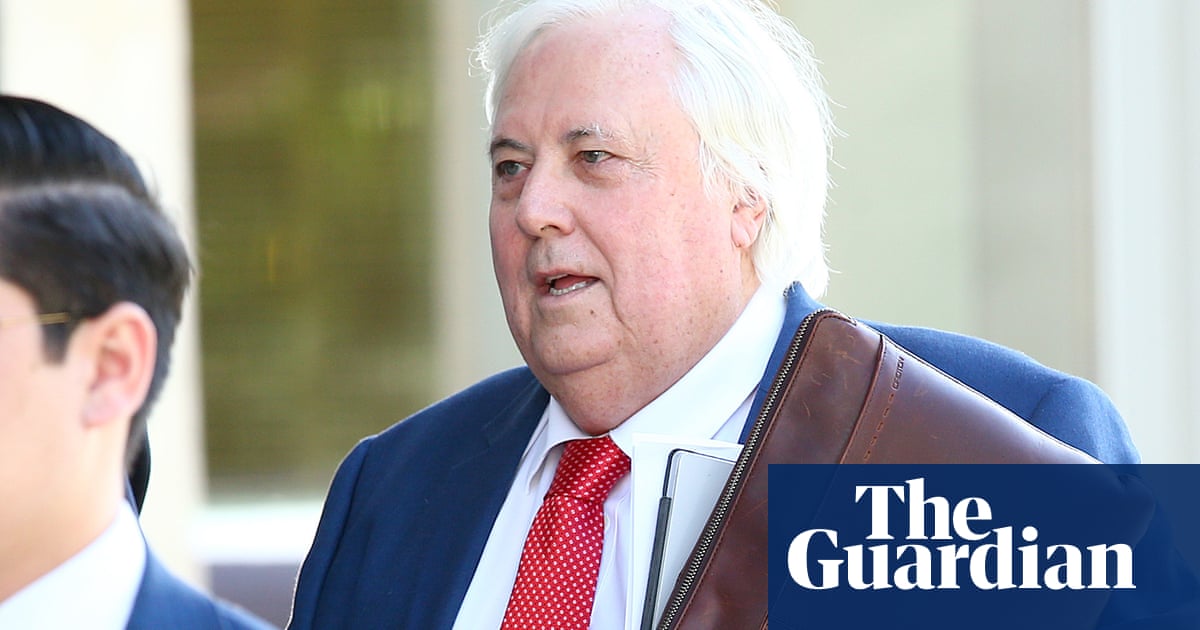 Clive Palmer company reapplies for mine four times size of Adani's Carmichael