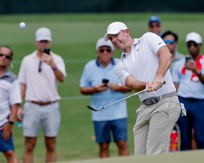 McIlroy provides thrills but Henley leads Tour Championship after 61
