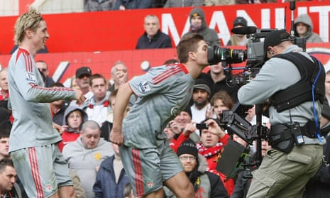  Steven Gerrard celebrates scoring Liverpool’s second goal.