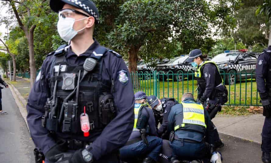 Nsw health authorities now require travellers crossing the border to sign a declaration stating they haven't attended any of the exposure sites. Covid Border Restrictions Victoria Nsw : Covid Border Restrictions Victoria Nsw / Australia Border ...