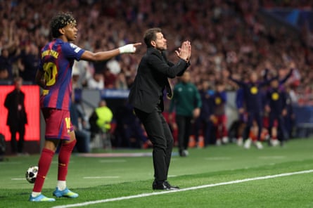 أتلتيكو يصد عودة برشلونة بعد هدف لوكمان وطرد غارسيا أتلتيكو يصد عودة برشلونة بعد هدف لوكمان وطرد غارسيا