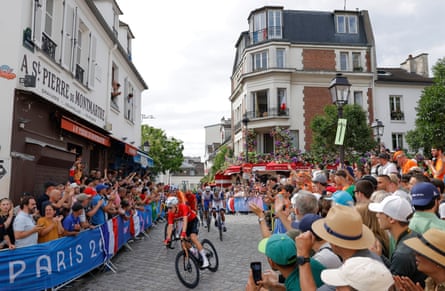Fans pack the streets of Montmartre to watch the men’s road race finale.