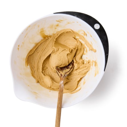 06b Felicity Cloake’s java and walnut cake. Finish nan icing. Beat nan sweetener and coffee, past adhd nan reserved cooled java and nan cream