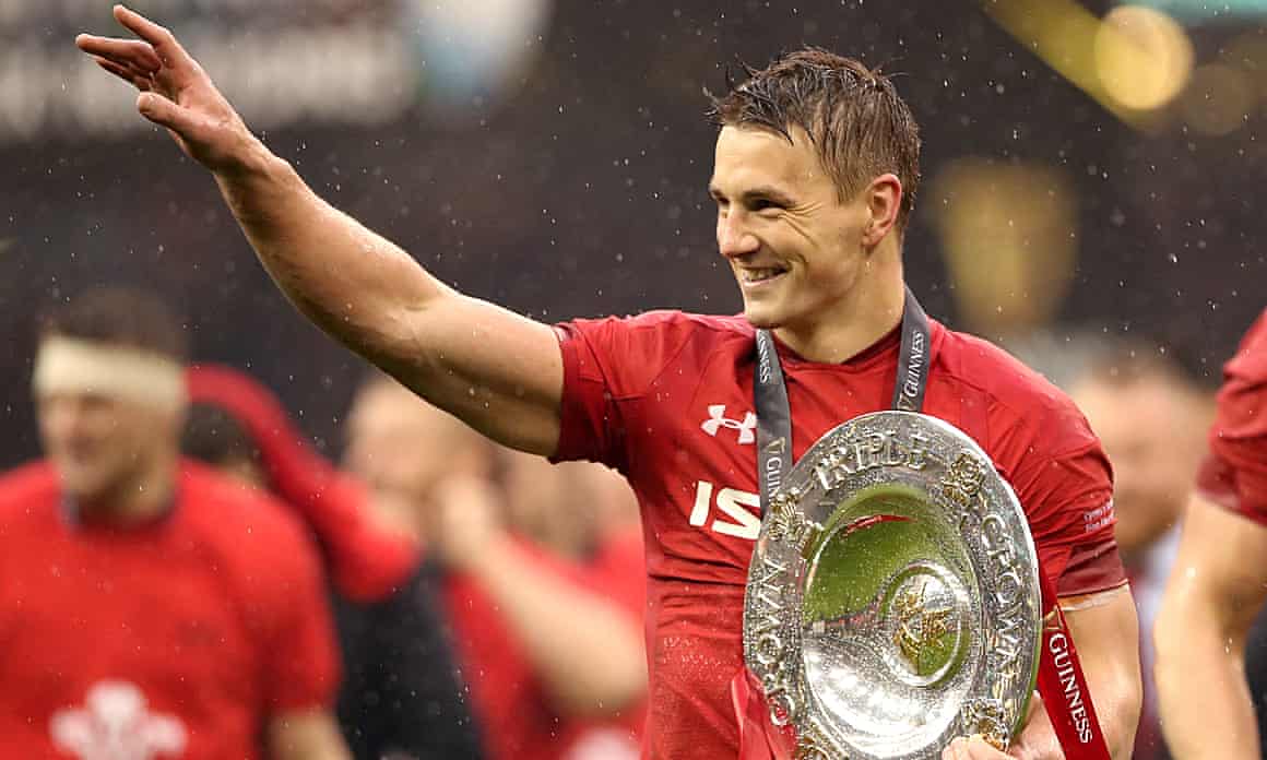 Jonathan Davies takes applause after Wales win the 2019 Six Nations title