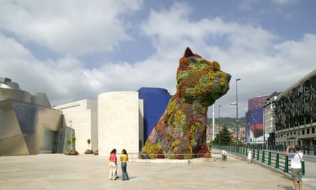 Puppy outside the Guggenheim Museum, Bilbao, Spain, 2006.<br>