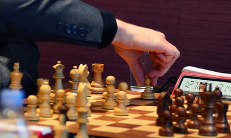 Chess grandmaster admits to cheating with phone on toilet during